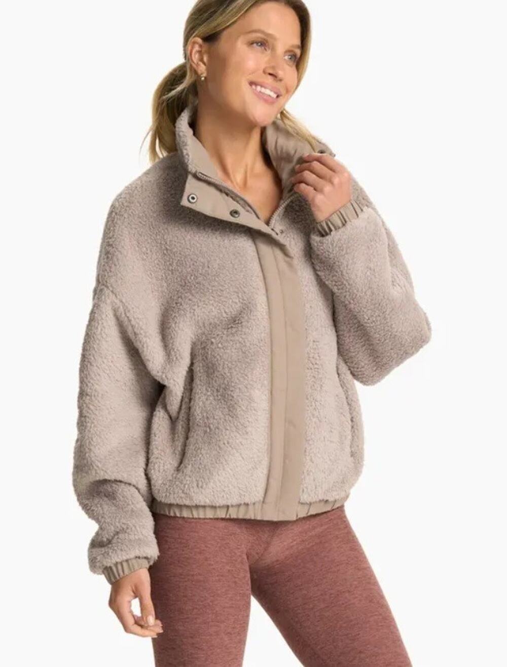 Vuori Women's Sz M Cozy Sherpa Jacket High Pile Fleece Full Zip Graphite Tan